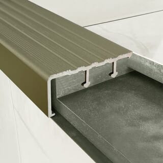 MAC จมูกบันได อลูมิเนียม หน้ากว้าง 45 มม. ยาว 2 เมตร รุ่น TP-45-TA สีชาเข้ม 