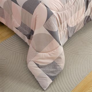 TRUFFLE ชุดเครื่องนอนพร้อมผ้านวม 4 ชิ้น รุ่น Riku-02 ขนาด 3.5ฟุต สีเทา-ชมพู