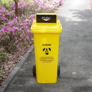 KLEANZY ถังขยะเทศบาลฝาสวิงทรงเหลี่ยม 120 ลิตร ขนาด 57x46x93-106 ซม. รุ่น TG51804H-YL สีเหลือง (ขยะรีไซเคิล)