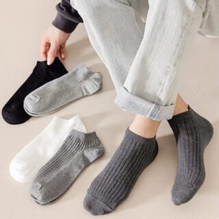 KOJI ถุงเท้าข้อสั้นแบบเรียบ รุ่นSC04 ขนาด5x17x0.4ซม.คละสี