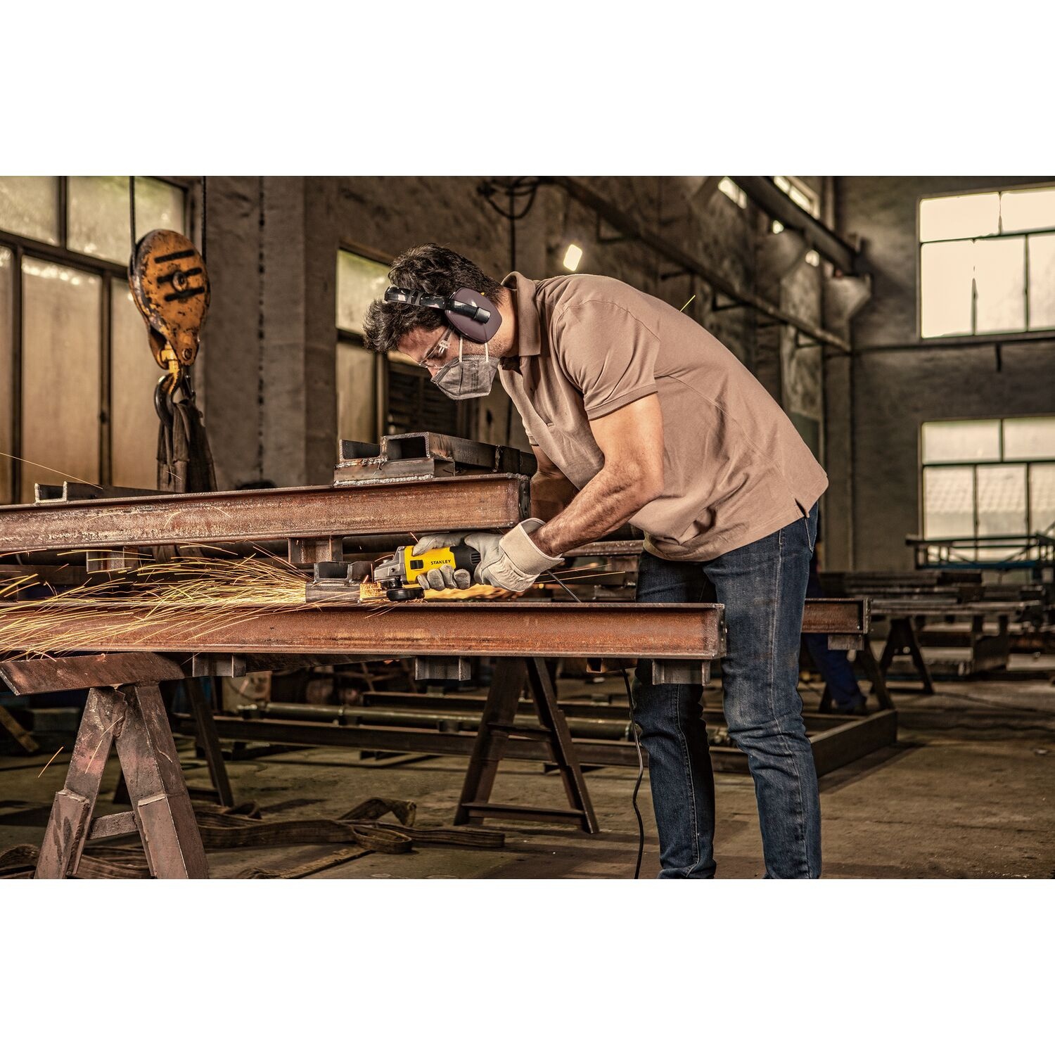 STANLEY เครื่องเจียร 4 นิ้ว 750W SG7100A-B1 (แถมฟรีใบเจียร 1+ใบตัด 3 ใบ)