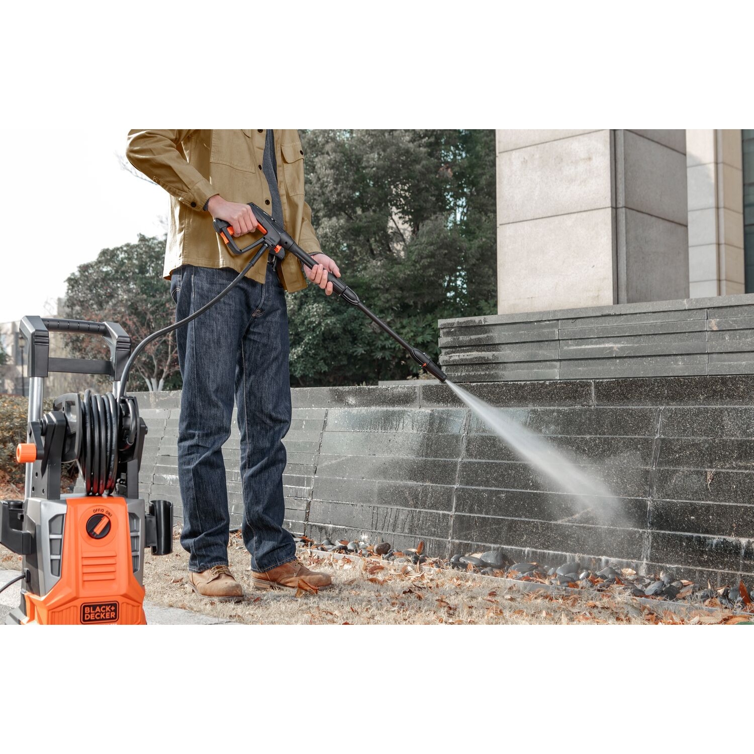 BLACK+DECKER เครื่องฉีดน้ำแรงดันสูง 165 บาร์ 2100W BEPWB2400TH-B1