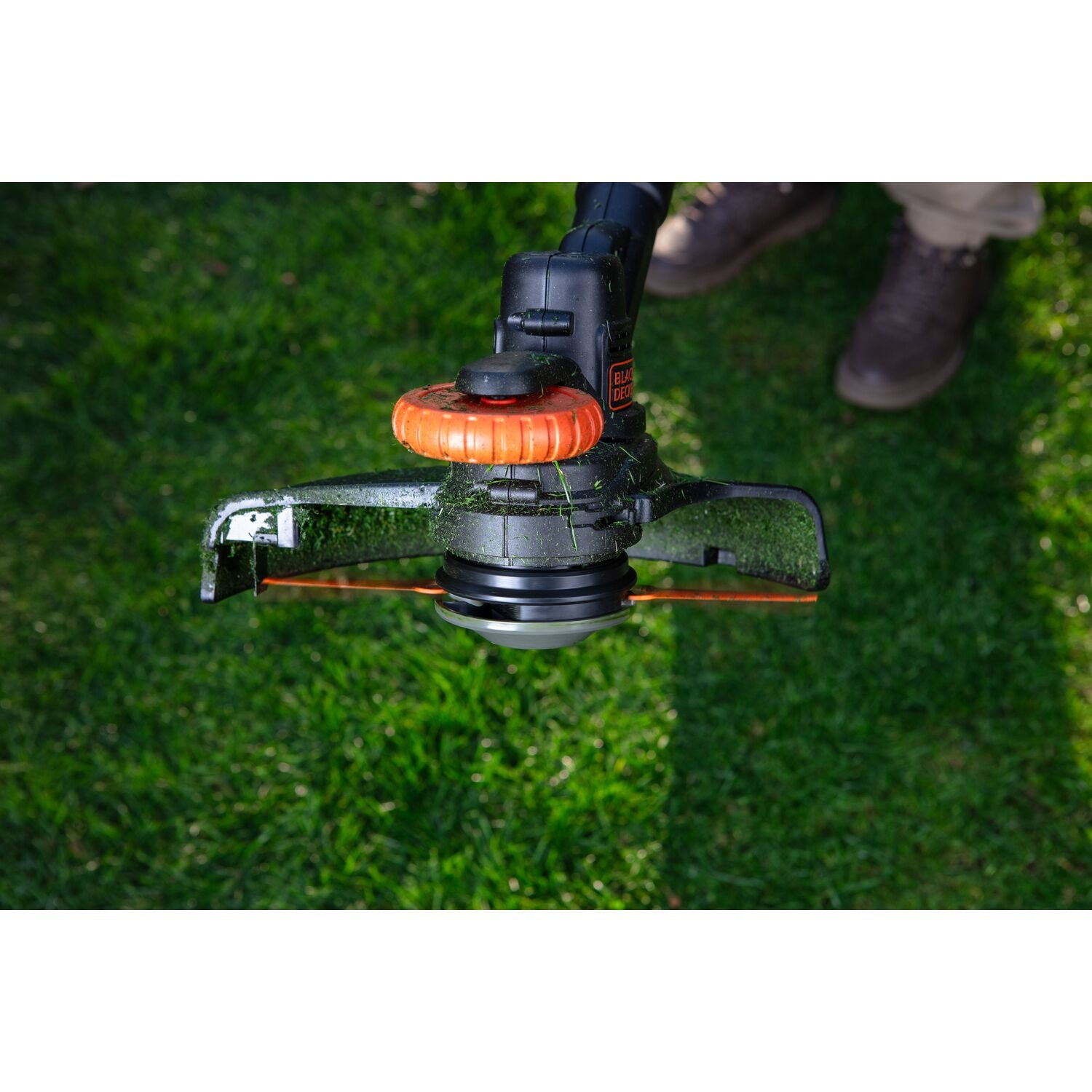 BLACK+DECKER เครื่องเล็มหญ้าไร้สาย 18V BCBT1820D1-B1 พร้อมหัวเส้นเอ็นและใบเรซิน(ใบมีดแบบพลาสติก)