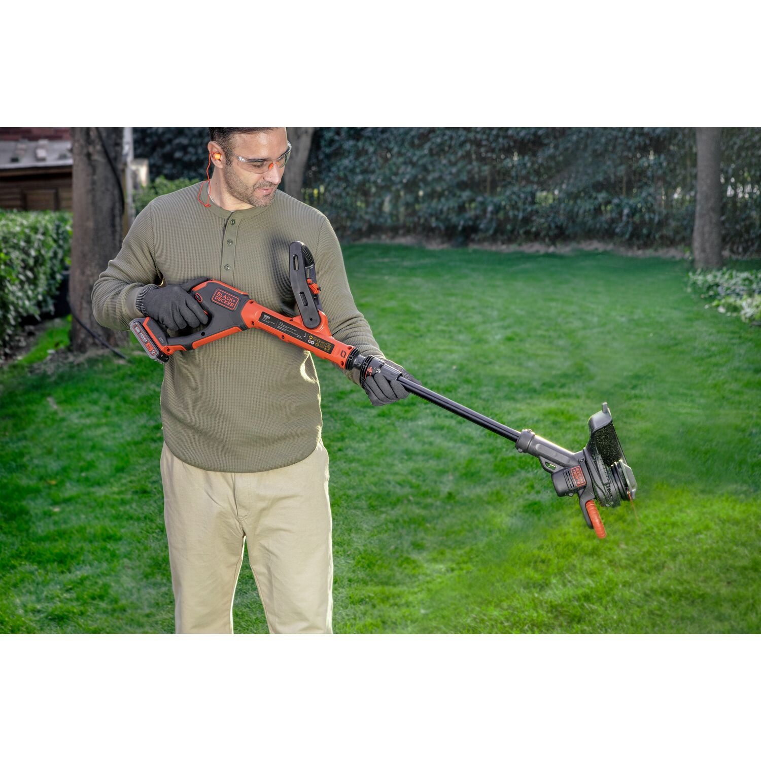 BLACK+DECKER เครื่องเล็มหญ้าไร้สาย 18V BCBT1820D1-B1 พร้อมหัวเส้นเอ็นและใบเรซิน(ใบมีดแบบพลาสติก)