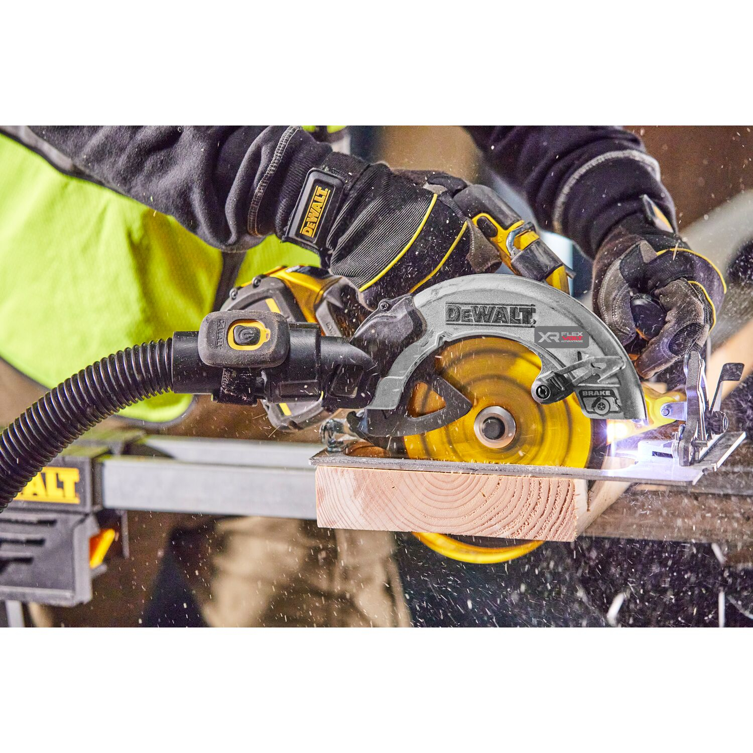DEWALT เลื่อยวงเดือนไร้สาย 7-1/4 นิ้ง(20V Max XR) ไร้แปรงถ่าน รุ่น DCS573N-B1