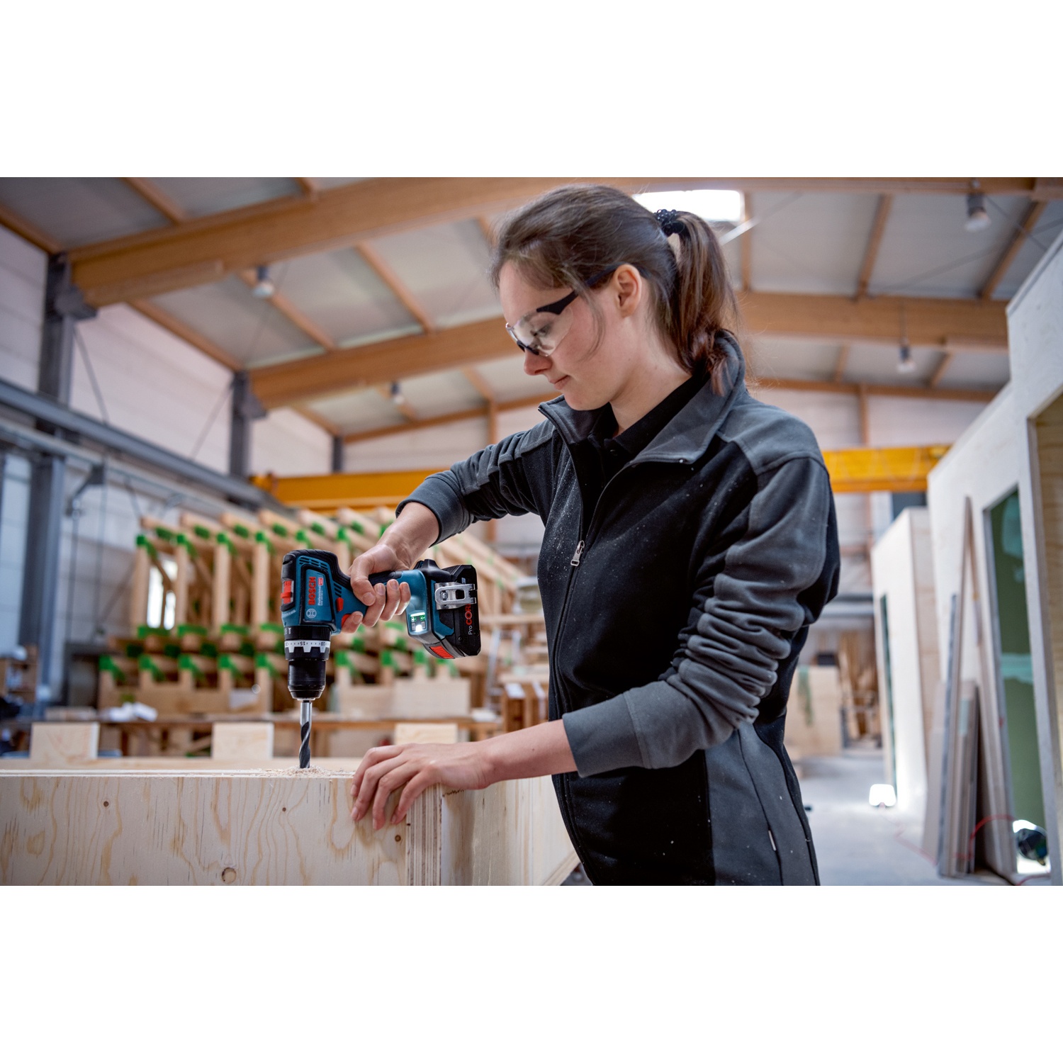 BOSCH สว่านกระแทกไร้สาย 18V Brushless รุ่น GSB18V-90C (เฉพาะเครื่อง)