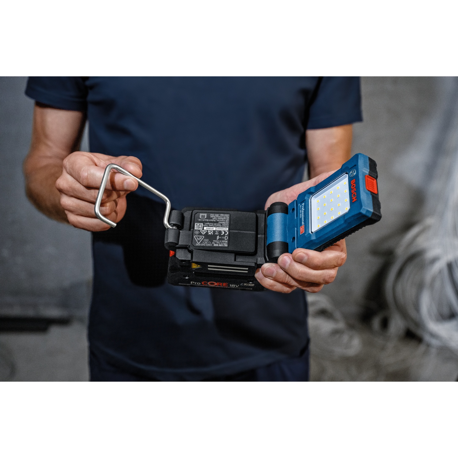 BOSCH ไฟฉาย LED ไร้สาย 18V รุ่น GLI 18V-800 (เฉพาะเครื่อง)