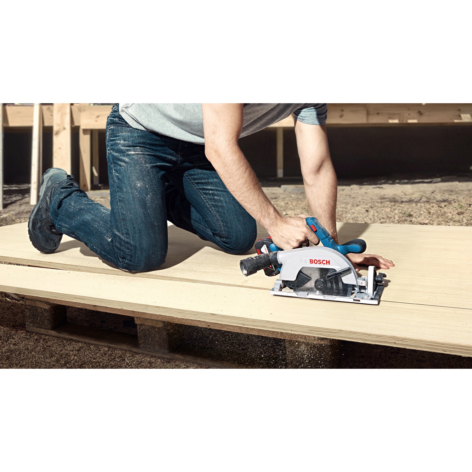 BOSCH เลื่อยวงเดือนไร้สาย 18V รุ่น GKS185-LI (เฉพาะเครื่อง)