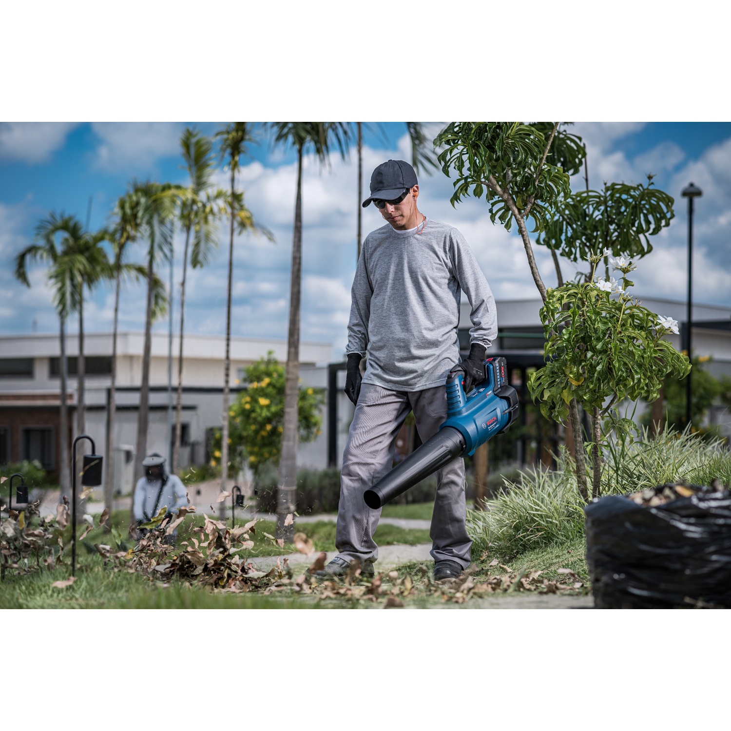 BOSCH เครื่องเป่าใบไม้ ไร้สาย 18V Bi-Turbo รุ่น GBL18V-750 (เฉพาะเครื่อง)