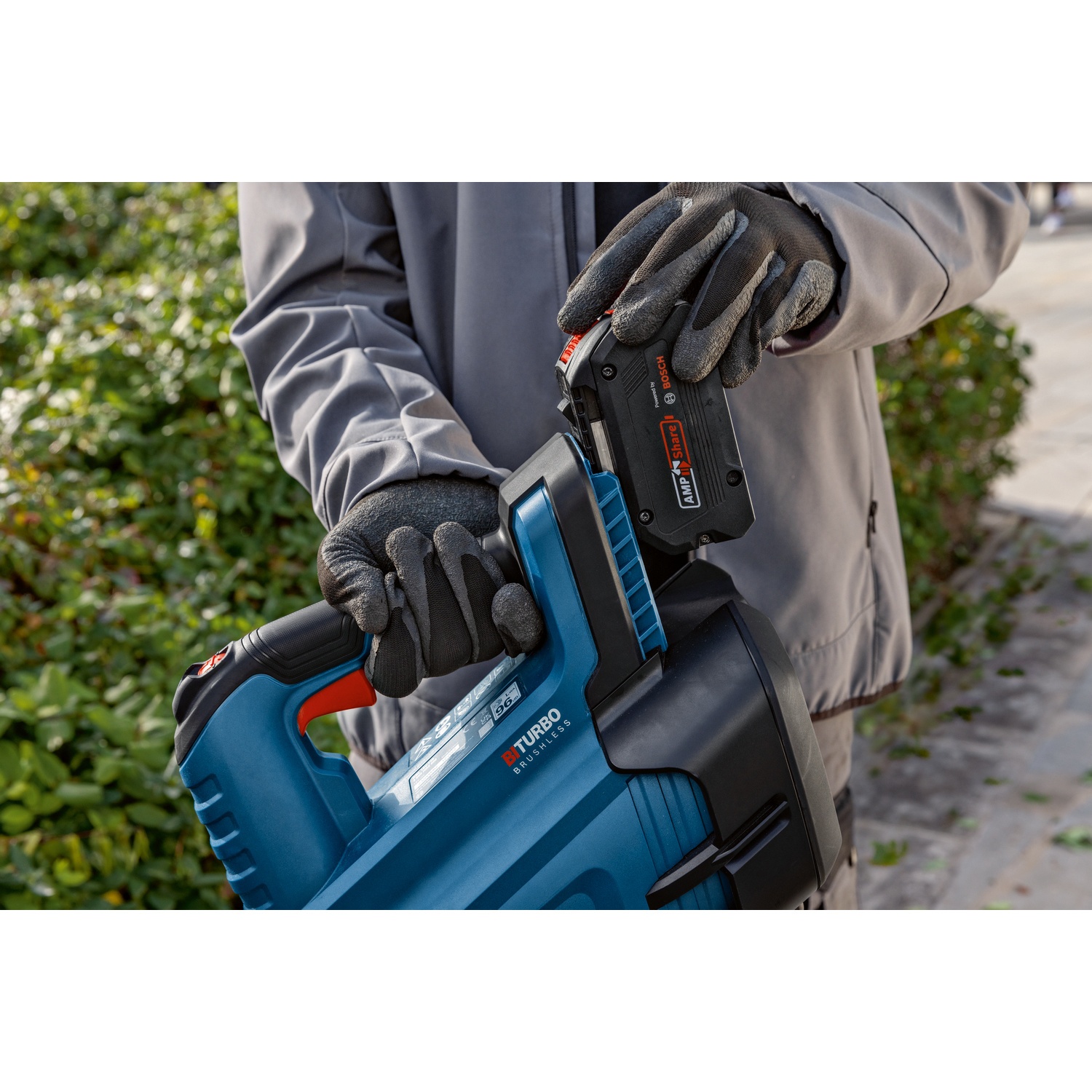BOSCH เครื่องเป่าใบไม้ ไร้สาย 18V Bi-Turbo รุ่น GBL18V-750 (เฉพาะเครื่อง)