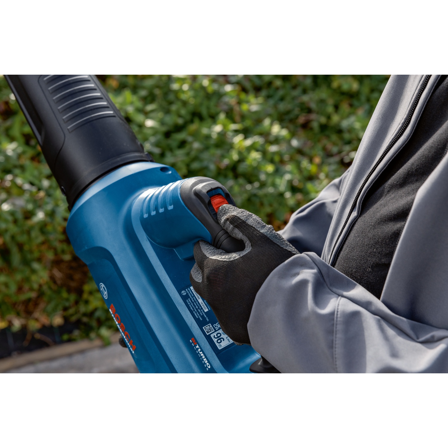 BOSCH เครื่องเป่าใบไม้ ไร้สาย 18V Bi-Turbo รุ่น GBL18V-750 (เฉพาะเครื่อง)