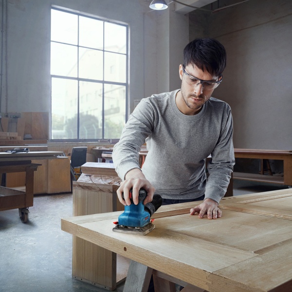 BOSCH เครื่องขัดกระดาษทราย รุ่น GSS 140A