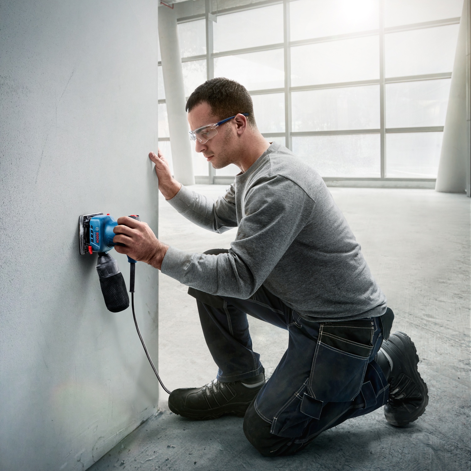 BOSCH เครื่องขัดกระดาษทราย รุ่น GSS 140A