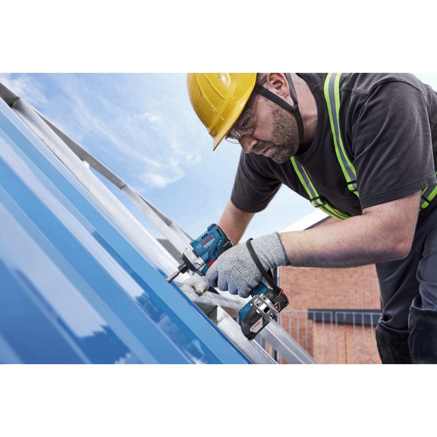 BOSCH ไขควงกระแทกไร้สาย 18V รุ่น GDR18V-215 (เฉพาะเครื่อง)