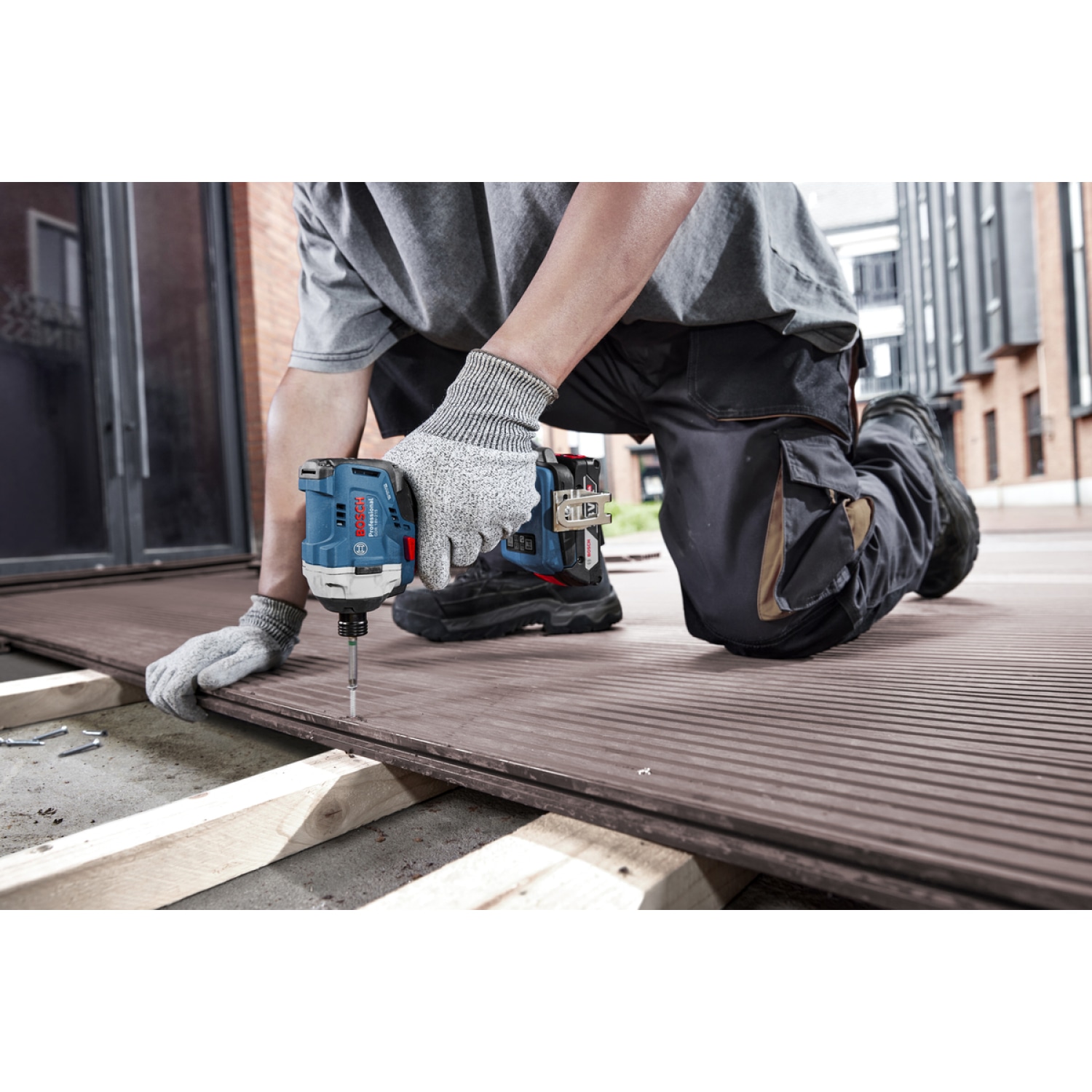 BOSCH ไขควงกระแทกไร้สาย 18V รุ่น GDR18V-215 (เฉพาะเครื่อง)
