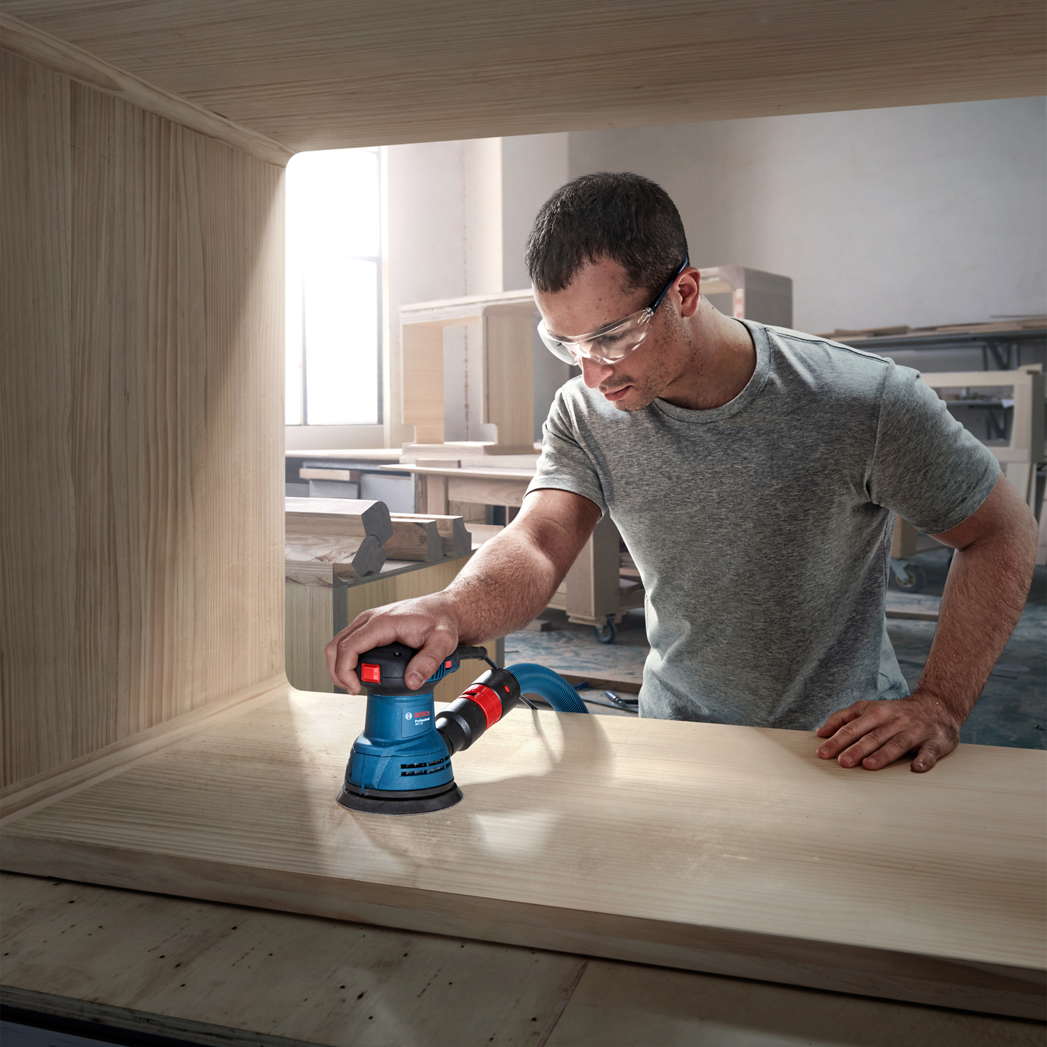 BOSCH เครื่องขัดกระดาษทราย ระบบลูกเบี้ยว 5 นิ้ว 280W รุ่น GEX 125