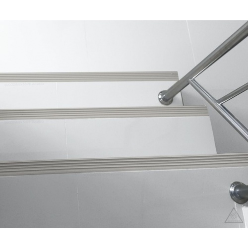 SUCCESS จมูกบันได PVC หน้ากว้าง 38 มม. ยาว 2 เมตร รุ่น L38SS สีเทา