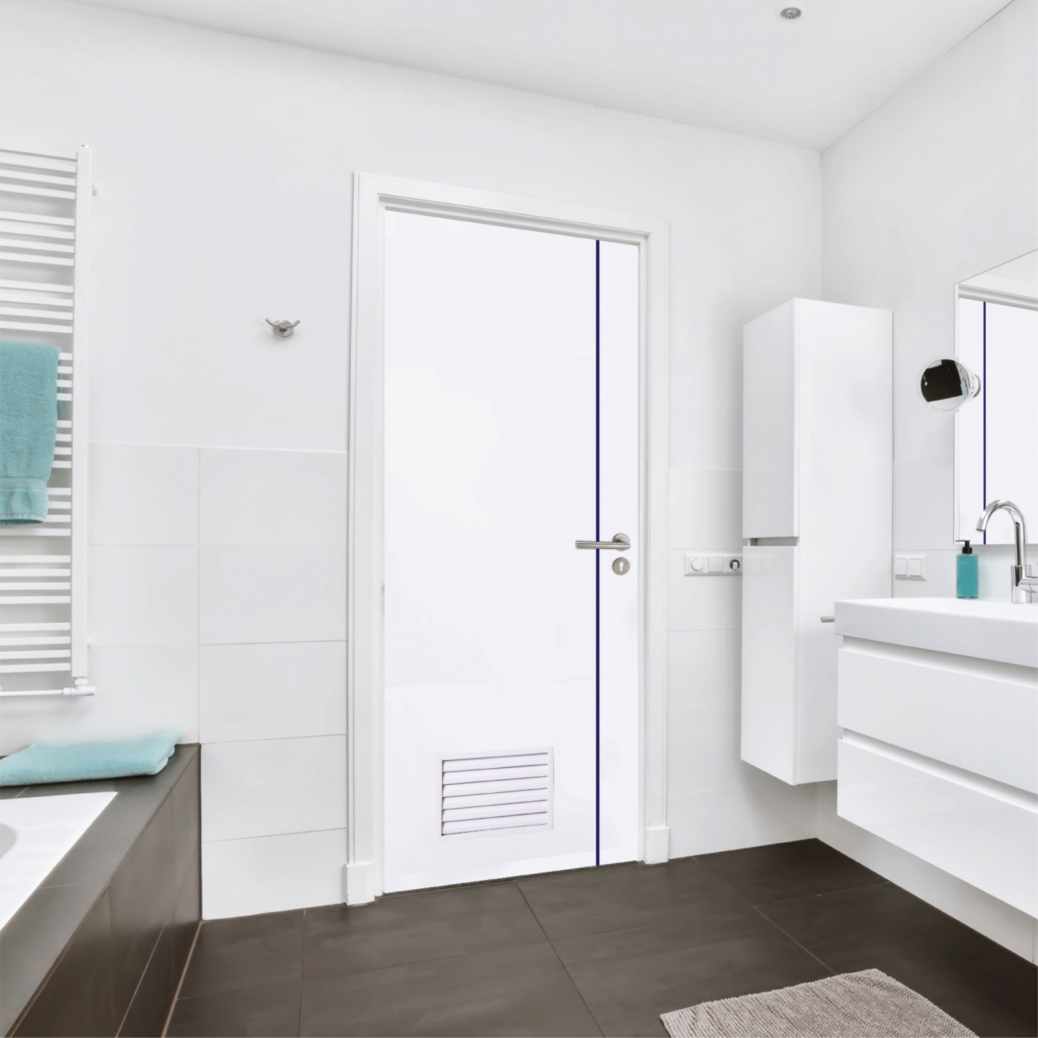 WELLINGTAN ประตู UPVC Profile รุ่น  WT2 (สำหรับใช้ห้องน้ำภายใน) เกล็ดล่าง เซาะร่องเส้นสีน้ำเงิน ขนาด 70x200 ซม. สีขาว (เจาะลูกบิด)
