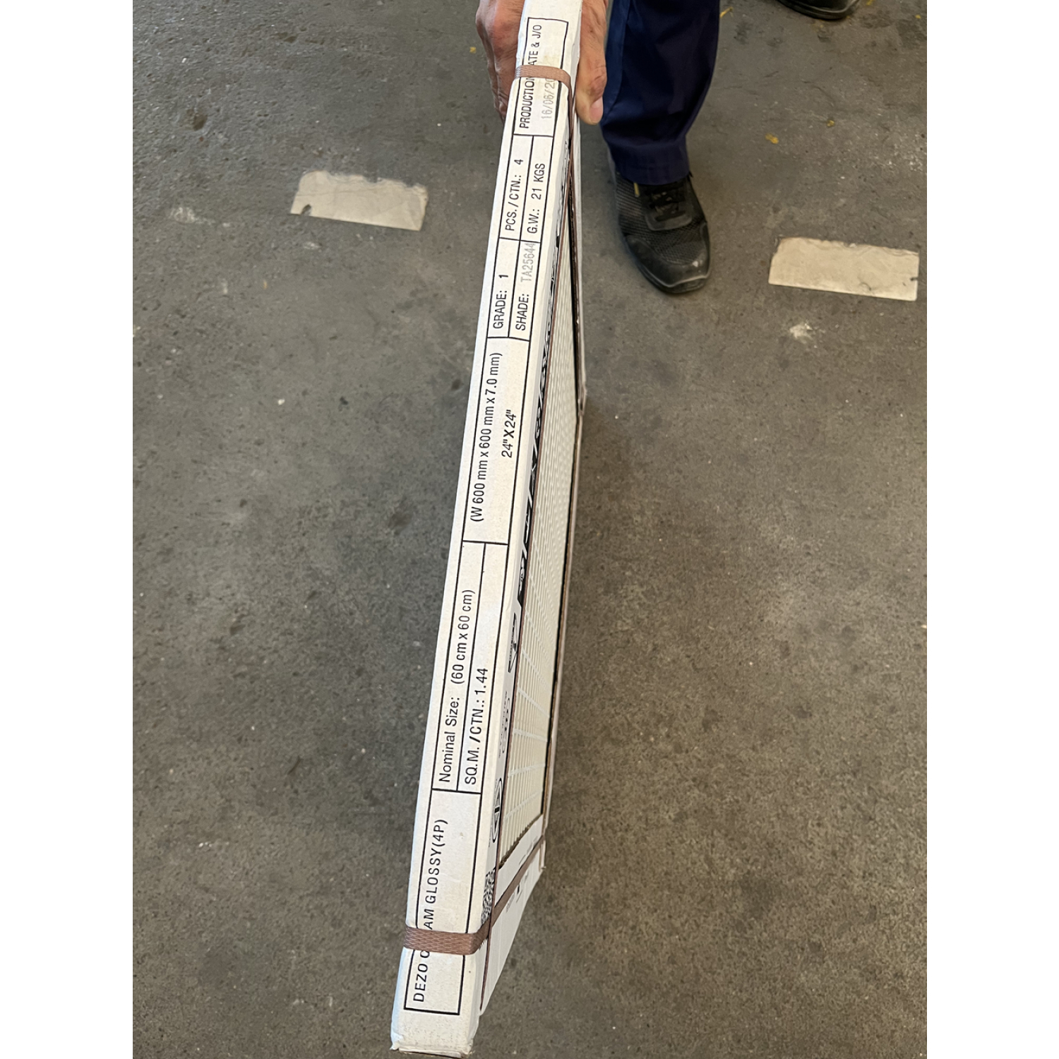 Marbella กระเบื้องแกรนิตโต้ 60x60 ซม. เดโซ่-ครีม GLOSSY (4P)