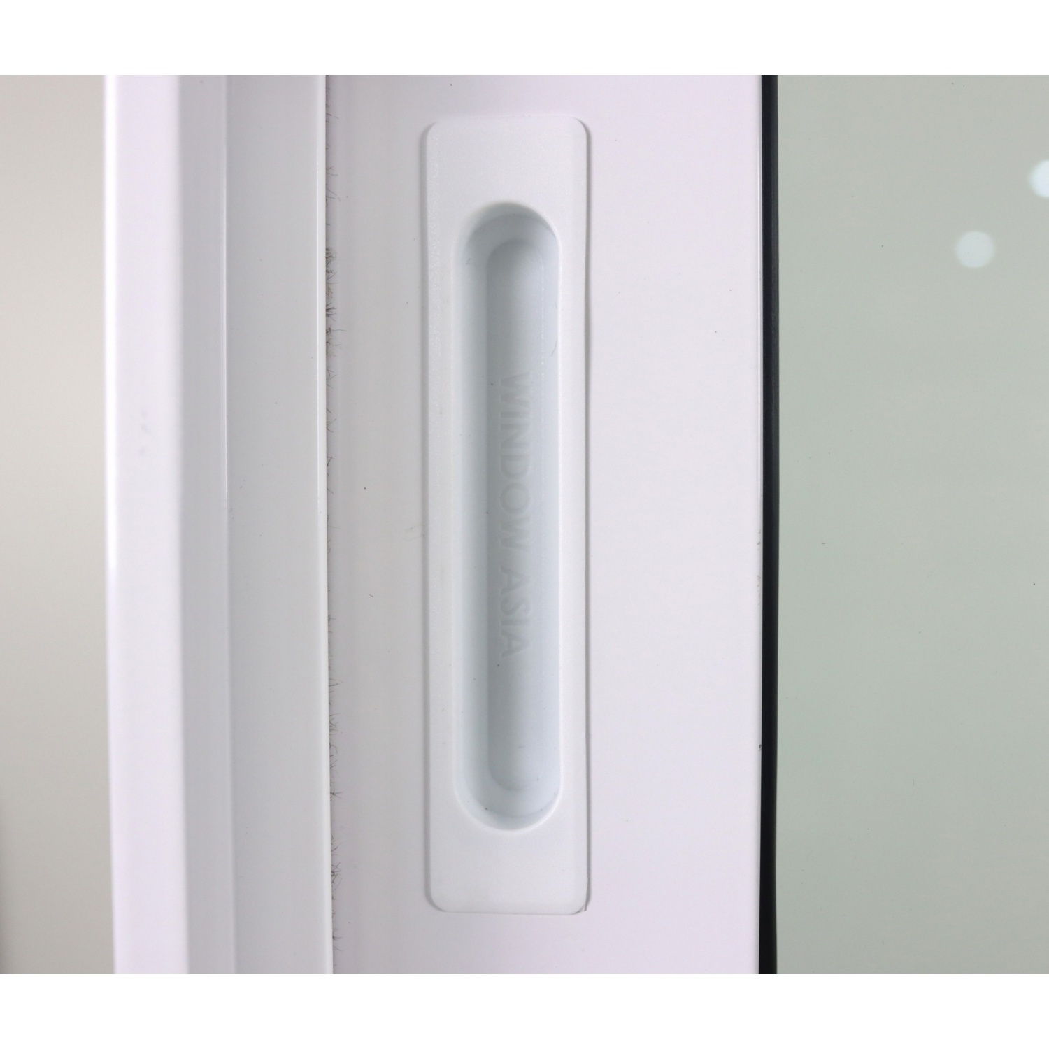 WELLINGTAN (ECO) หน้าต่างอะลูมิเนียม บานเลื่อน SS 120x110ซม. สีขาว พร้อมมุ้ง