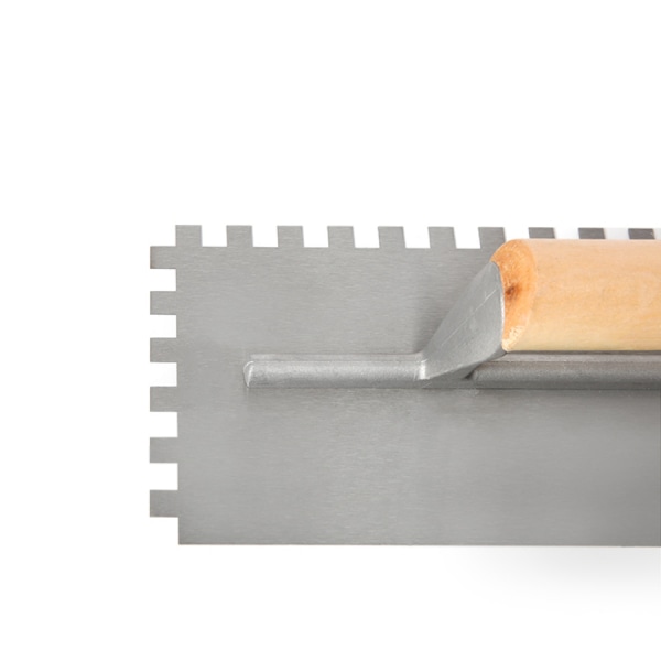 WORKPRO เกรียงหวีสเตนเลสด้ามไม้ ฟันขอบหยัก 6x6 มม. รุ่น WP323006