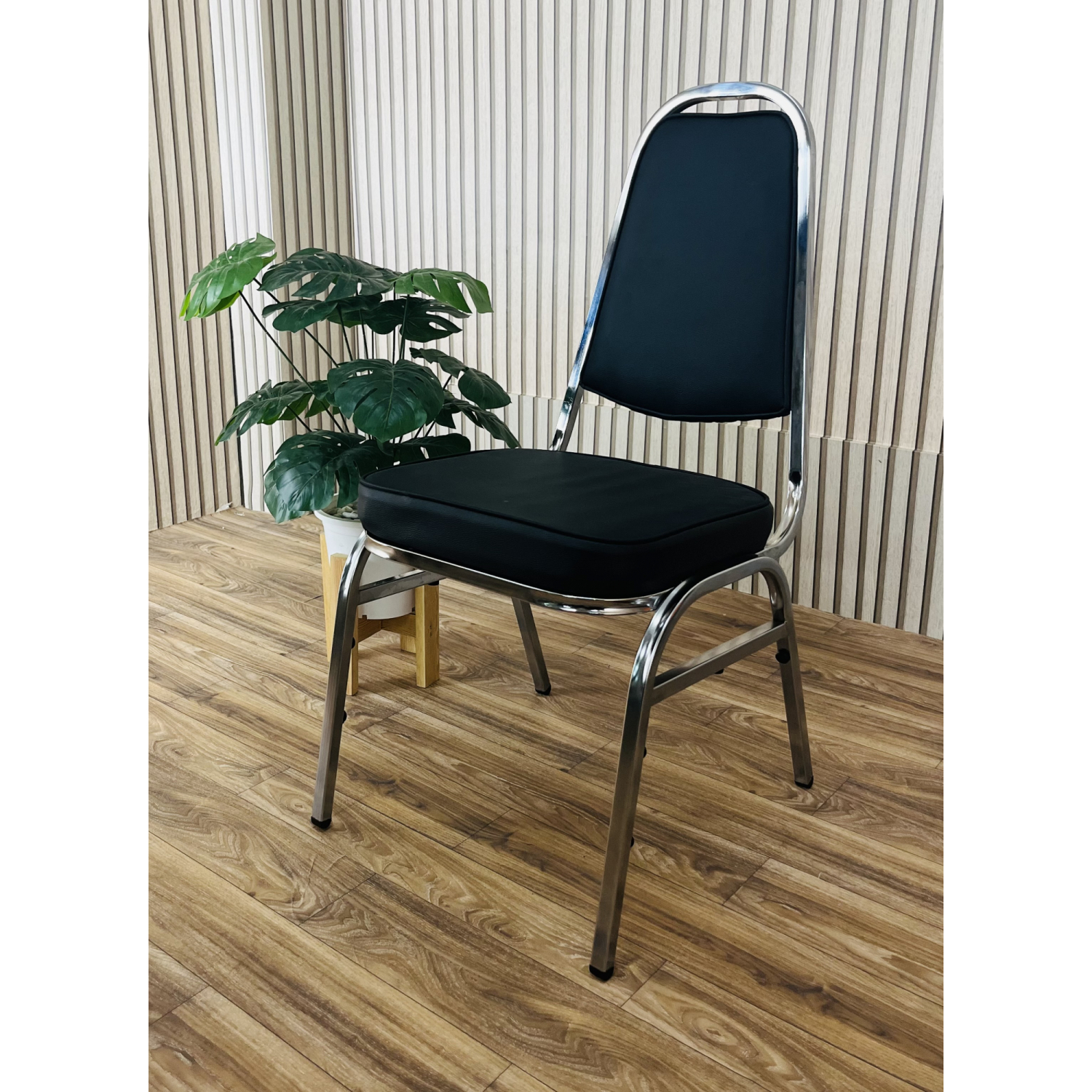 DELICATO เก้าอี้จัดเลี้ยง ขาทรงA หุ้มหนัง PVC รุ่น DT 142A ขนาด 45x54x90ซม. สีดำ