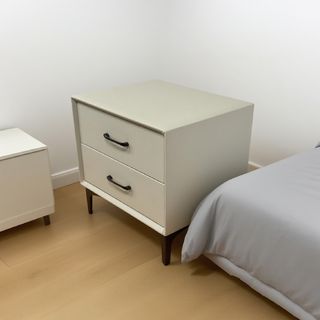 DELICATO ตู้ข้างเตียง รุ่น Aura ขนาด 50x40x48 ซม. สีเทามิสต์เกรย์ 