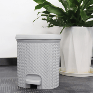 KLEANZY ถังขยะเหยียบทรงกลมลายสาน 6.5 ลิตร ขนาด 24.5x23.5x26.5 ซม. รุ่น TG51839G สีเทา
