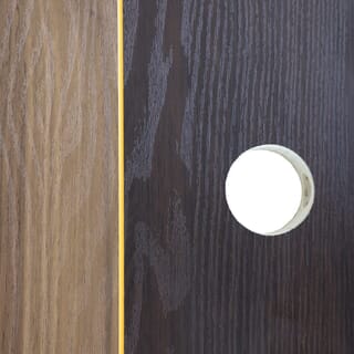 WELLINGTAN ประตูยูพีวีซีบานทึบเซาะร่อง UPVC-WEFU010-3 ขนาด 80x200ซม. สีทูโทน น้ำตาลอ่อน-วอลนัท (เจาะลูกบิด)