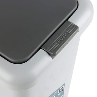 Kleanzy ถังขยะเหยียบเหลี่ยม Prensa 15 ลิตร ขนาด 22x31x39.5 ซม. รุ่น TG51789G สีเทา