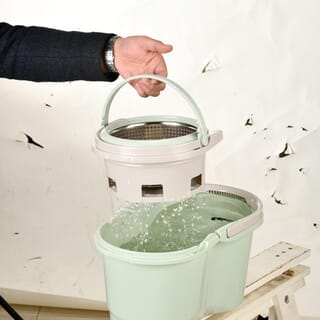 KLEANZY ชุดม็อปปั่นถังสเตนเลสถอดหัวปั่นได้ ด้ามสเตนเลส รุ่น HDR-M033B  ขนาด 27x46x25 CM (6L) สีเขียว