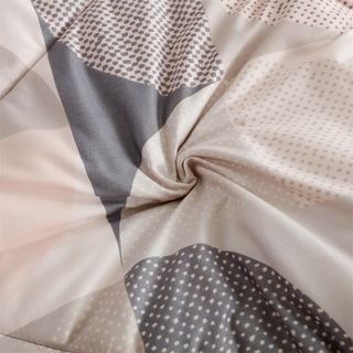 TRUFFLE ชุดเครื่องนอนพร้อมผ้านวม 4 ชิ้น รุ่น Riku-02 ขนาด 3.5ฟุต สีเทา-ชมพู