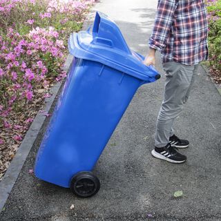 KLEANZY ถังขยะเทศบาลฝาสวิงทรงเหลี่ยม 120 ลิตร ขนาด 57x46x93-106 ซม. รุ่น TG51804H-BU สีน้ำเงิน (ขยะทั่วไป)