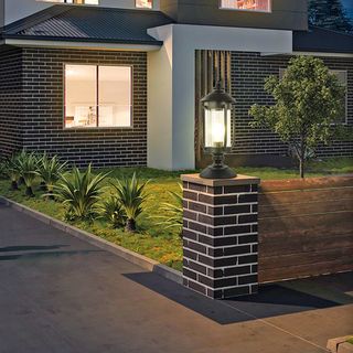 EILON โคมไฟหัวเสา Classic ขั้ว E27 ขนาด 18x18x45cm IP65 รุ่น Maemi MV250-W สีดำ