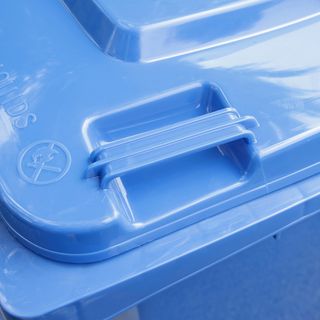 KLEANZY ถังขยะเทศบาลฝาเรียบทรงเหลี่ยม 240 ลิตร รุ่น TG51805-BU ขนาด 74x59x100 ซม. สีน้ำเงิน (ขยะทั่วไป) 1/4