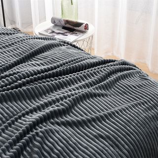 Truffle ผ้าห่ม รุ่น Nako-06 ขนาด 150x200 ซม. สีเทาเข้ม