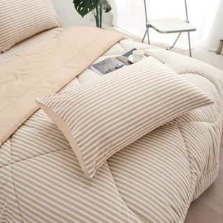 TRUFFLE ชุดเครื่องนอนพร้อมผ้านวม 4 ชิ้น รุ่น Yume-02 ขนาด 3.5ฟุต สีกากี