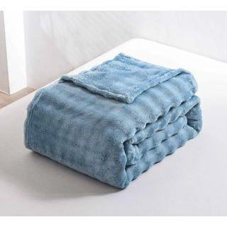 Truffle ผ้าห่ม รุ่น Nako-03 ขนาด 150x200 ซม. สีฟ้า