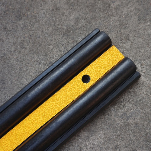 PROTX ยางกันชนกำแพง 16x100x5cm. รุ่นWP-R02 สีดำเหลือง