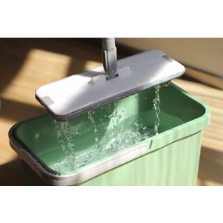 ICLEAN ถังซักม็อบพร้อมตะแกรง มีล้อ 1JY02 ขนาด 24x45x25 ซม. (13L) สีเขียว