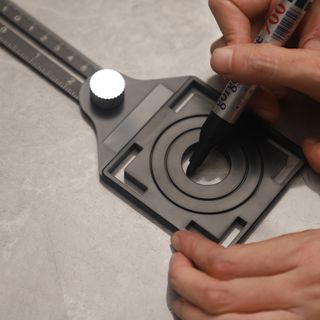 HUMMER ไม้บรรทัด 6 พับ สำหรับวัดตำแหน่งเจาะรูกระเบื้อง  รุ่น JGDW0703  3 ขนาด 25/40/45MM  (10.7X104X1.8cm)