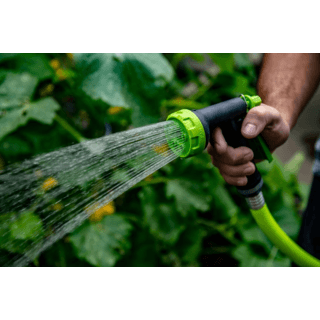 Tree O Plus ปืนฉีดน้ำอลูมิเนียมหุ้มพลาสติกปรับ5รูปแบบ รุ่นGLB-623013-0 สีเขียวดำ