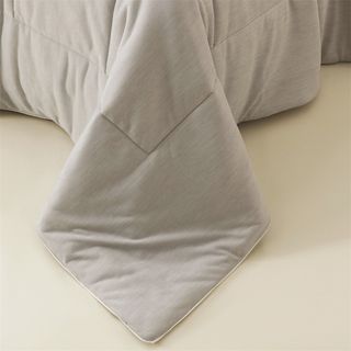 Truffle ผ้าห่มเย็น รุ่น Mina-04 ขนาด 150x200x3 ซม. สีเทาอ่อน