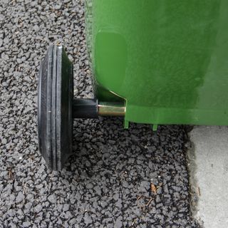 KLEANZY ถังขยะเทศบาลฝาเรียบทรงเหลี่ยม 240 ลิตร รุ่น TG51805-GN ขนาด 74x59x100 ซม. (ขยะเปียก) สีเขียว 1/4