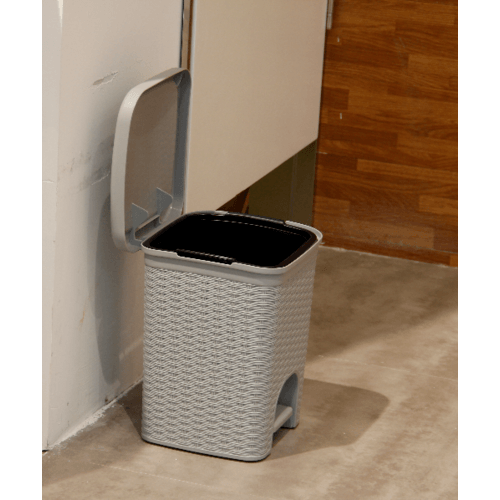 ICLEAN ถังขยะเหยียบเหลี่ยมลายสาน 6 ลิตร ขนาด 20.5x20.5x28ซม. รุ่น TG54602 สีเทา