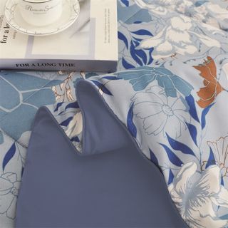 TRUFFLE ชุดเครื่องนอนพร้อมผ้านวม 6 ชิ้น รุ่น Riku-04 ขนาด 5ฟุต สีน้ำเงิน