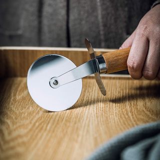 KOSCH ที่ตัดพิซซ่า WOODY สีไม้