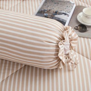 TRUFFLE ชุดเครื่องนอนพร้อมผ้านวม 6 ชิ้น รุ่น Yume-02 ขนาด 5ฟุต สีกากี