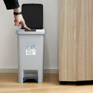 Kleanzy ถังขยะเหยียบเหลี่ยม Prensa 30 ลิตร ขนาด 29x39x49.5 ซม. รุ่น TG51791G สีเทา