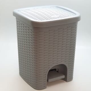 Kleanzy ถังขยะเหยียบเหลี่ยมลายสาน 10 ลิตร ขนาด 24.5x24.5x32 ซม. รุ่น TG54603 สีเทา